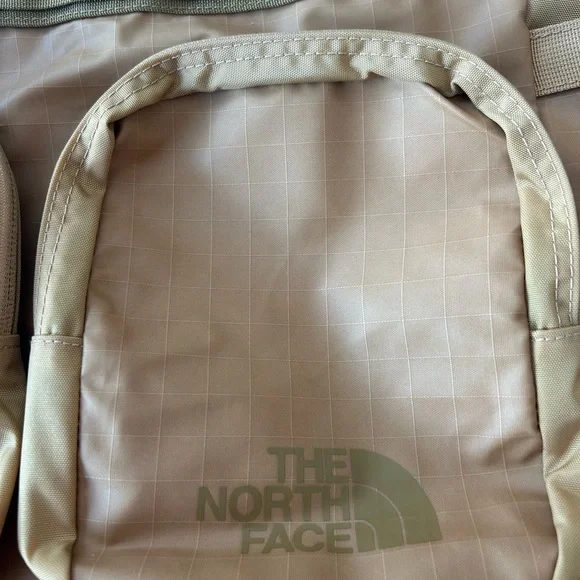 The North Face Basecamp Voyager Tote Bag Tan Brown - Picture 3 of 5